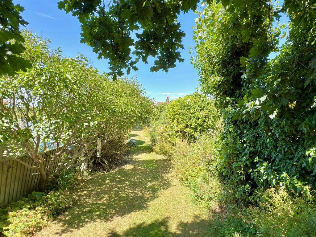 REAR GARDEN.jpg