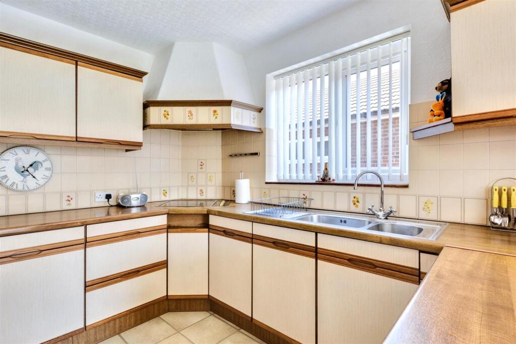 Kitchen_2.jpeg