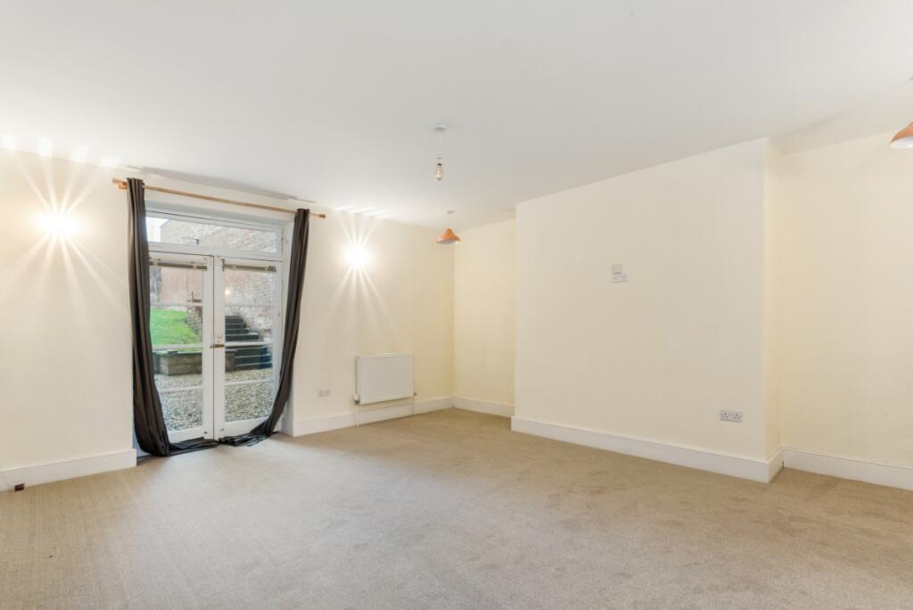 Basement Flat 6 f...