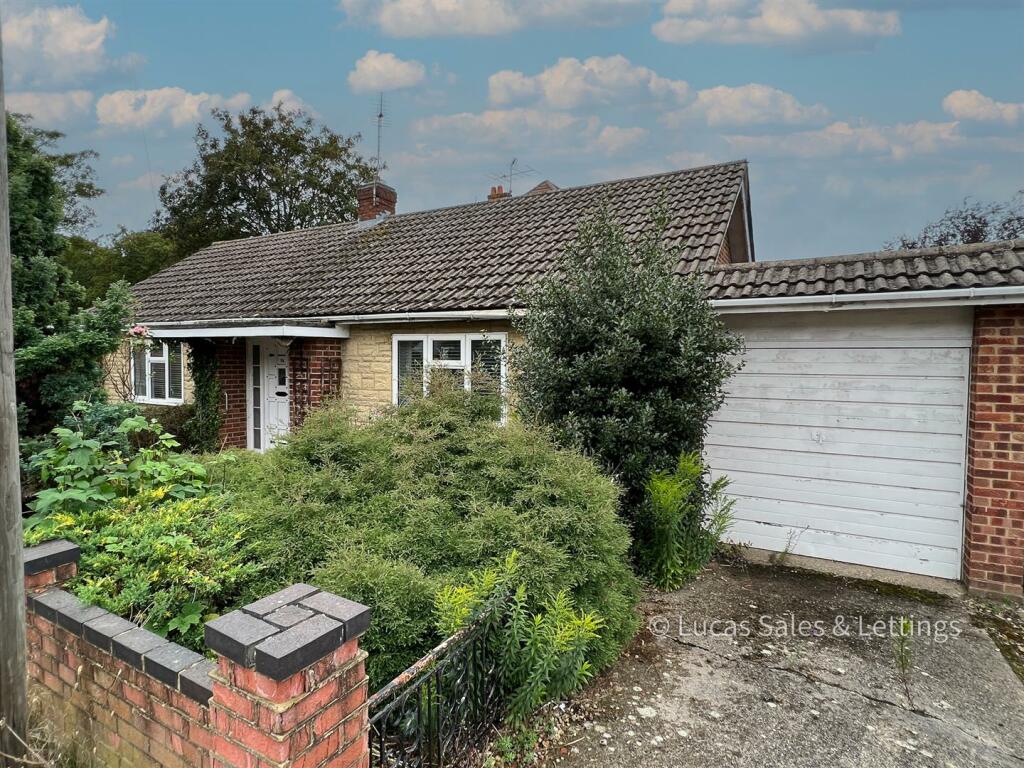 74 St Michaels Rd Kettering-10.jpg