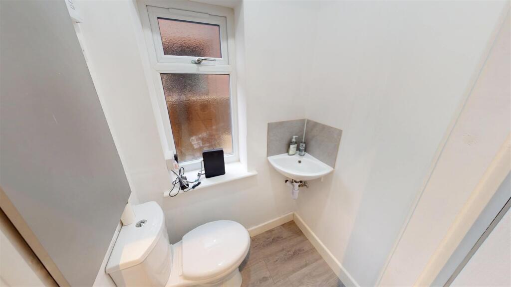 Cross Pit Lane Ground Floor W/C