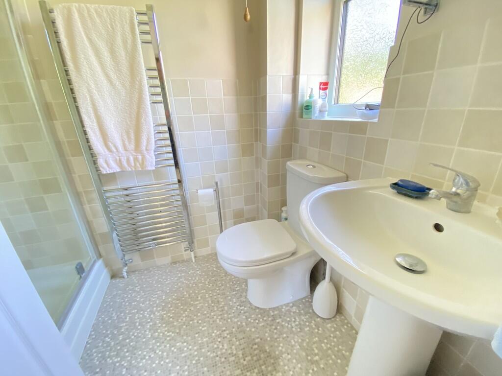 Ensuite shower ro...
