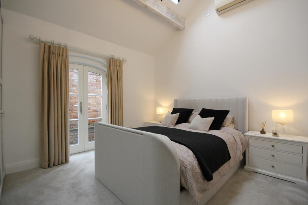 Main Bedroom 