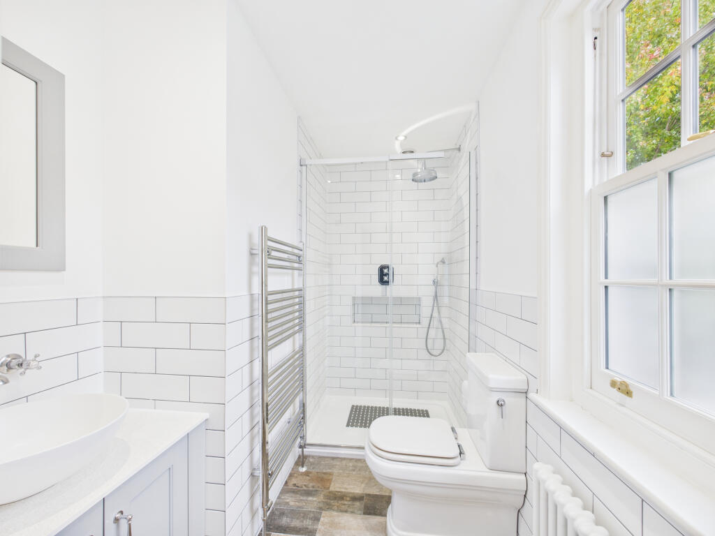 CAM01354G0-PR0600-STILL023