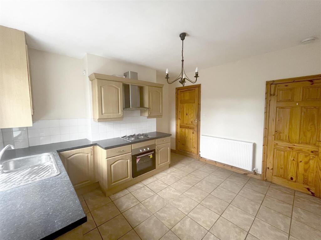Kitchen2.JPG