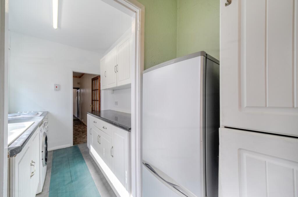 Kitchen  (2)