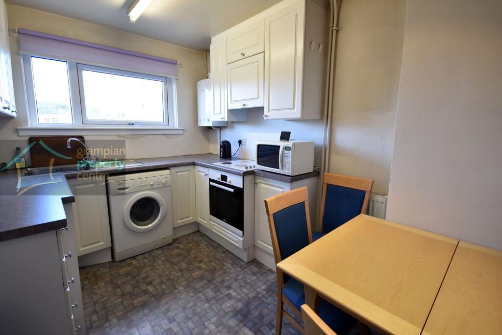 kitchen .JPG