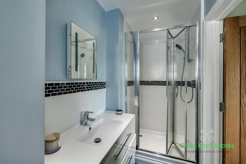 Principle En-suite Shower Room