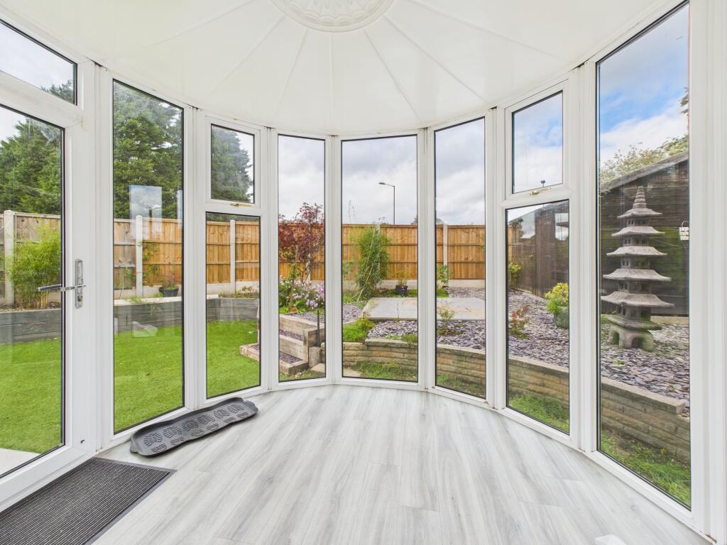 CAM04825G0-PR0180-STILL003