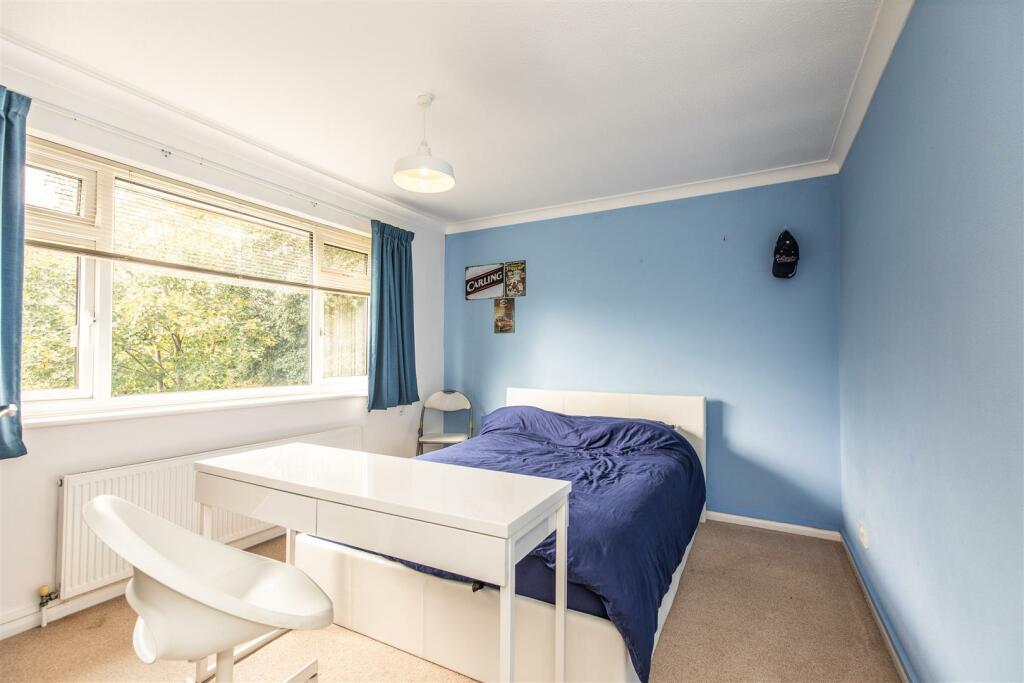 3 Henderson Close28.jpg