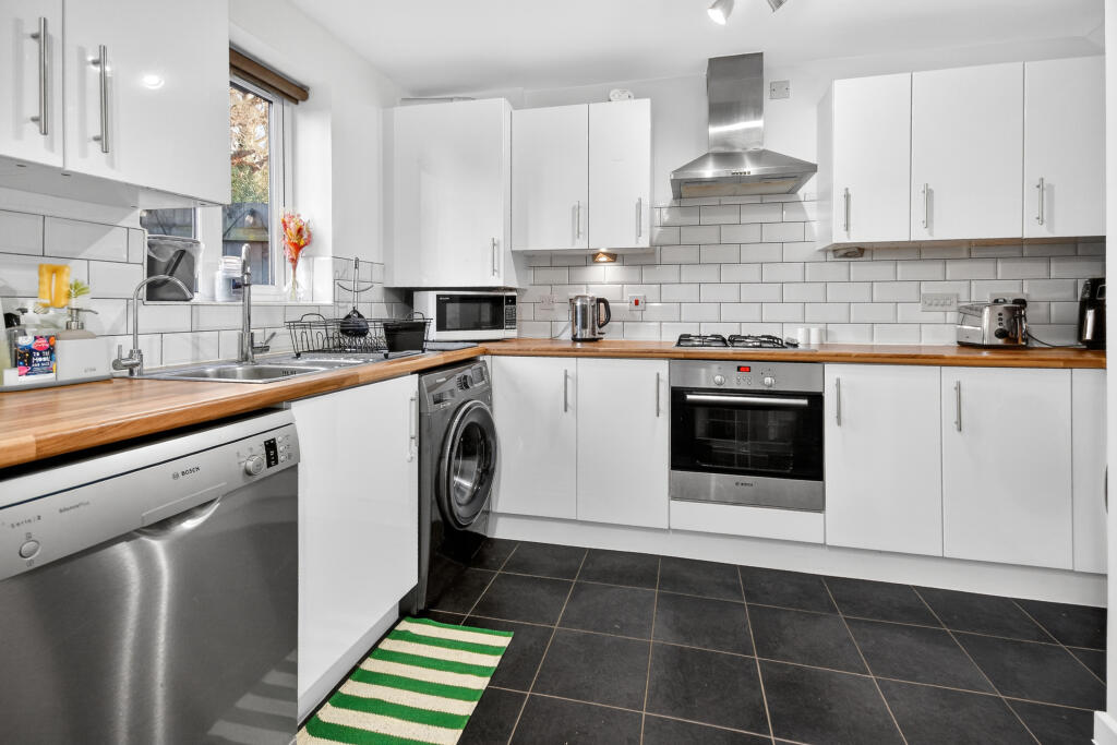 18critchercloselarge10