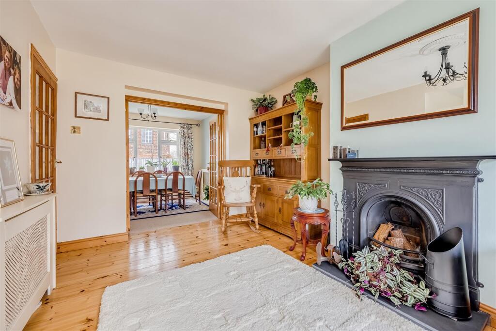 Living room 3 .jpg