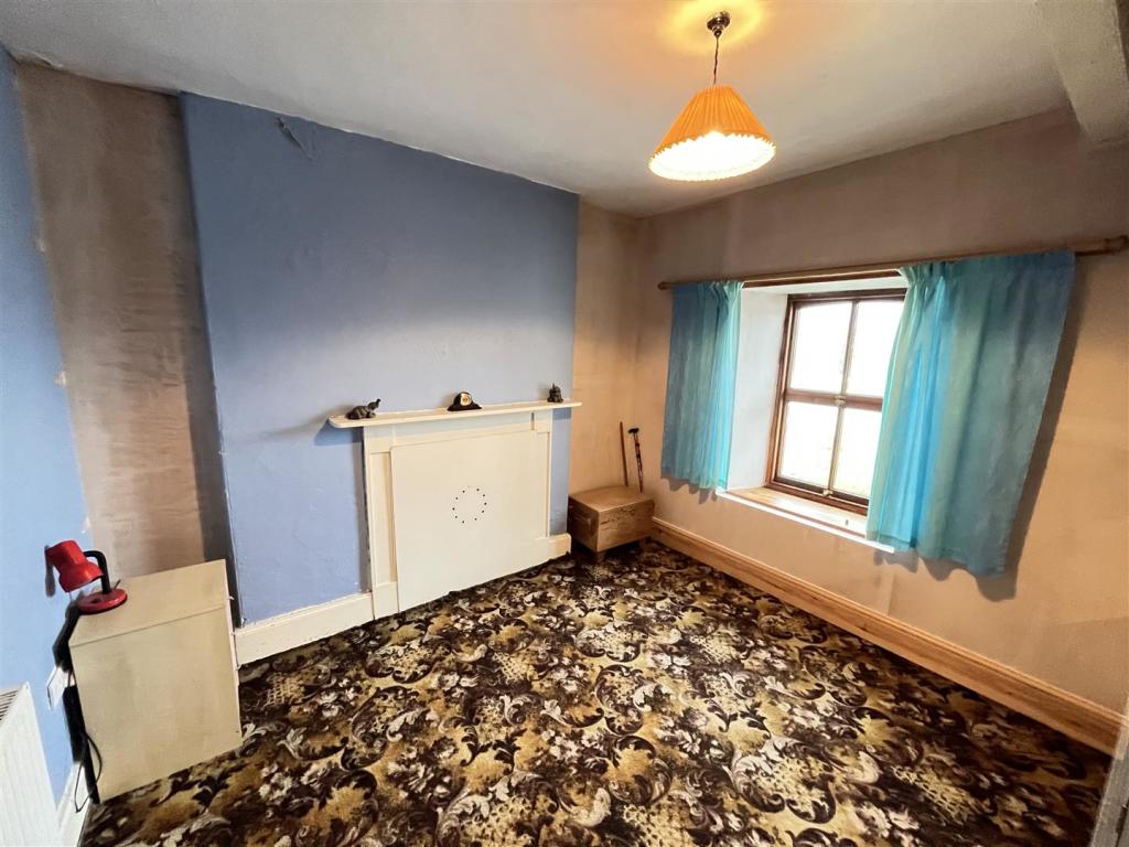 FRONT BEDROOM 2