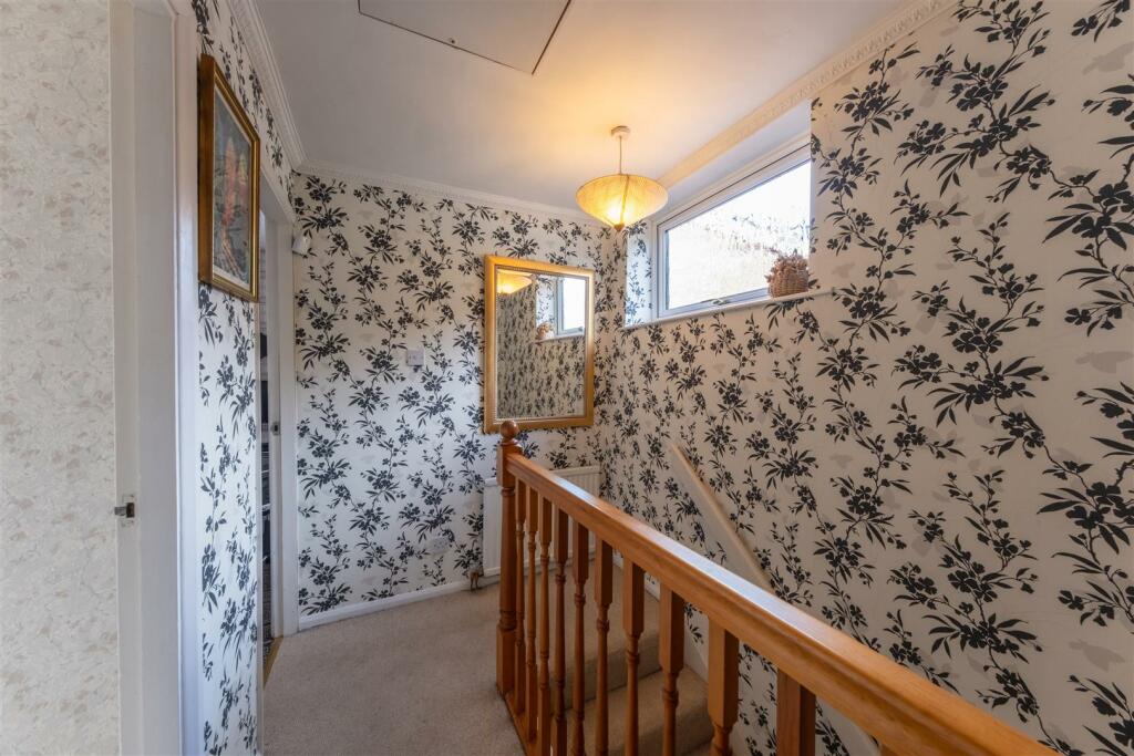 10 Meadow Close-027.jpg