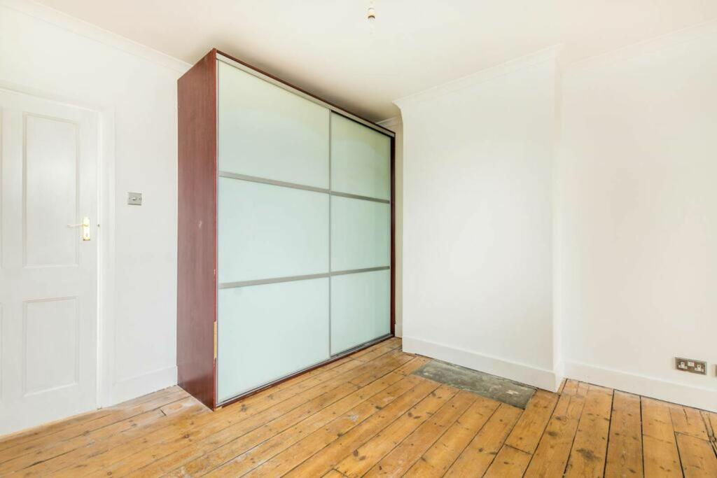 REAR BEDROOM
