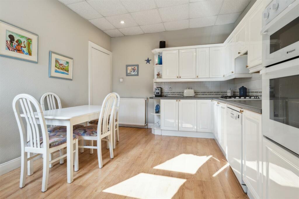 YATES HELLIER - 21 Larch Road (11 of 45).jpg