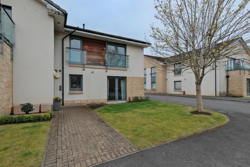 002-Flat 3, 41A, Station Road, Carluke, ML8 5AD.jp