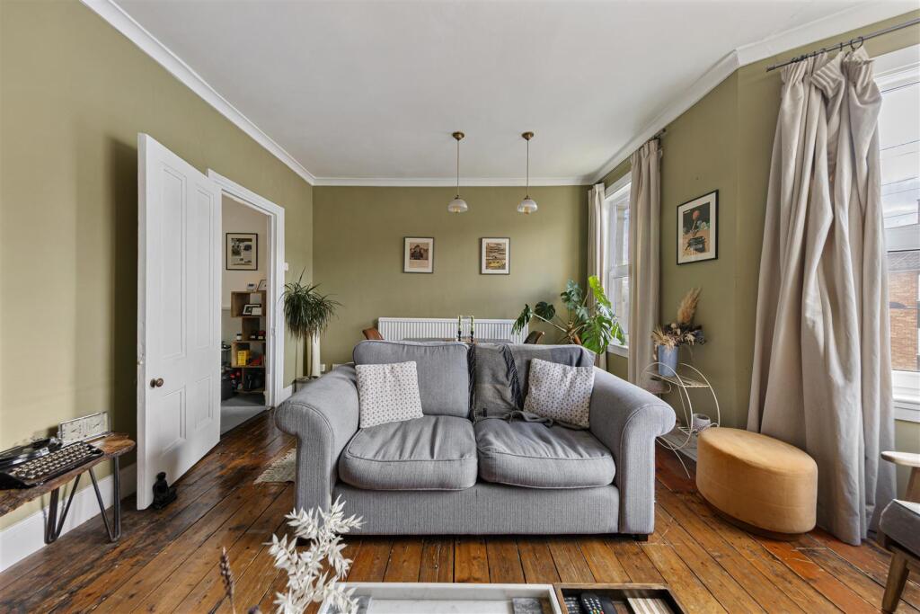 West Avenue Road, E17