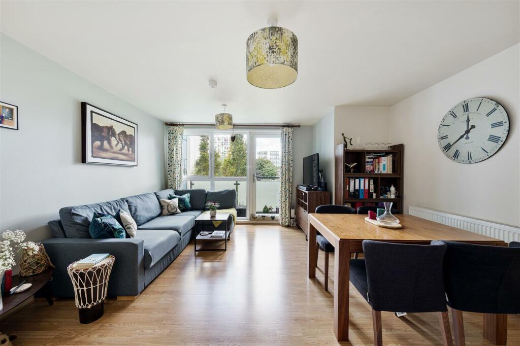 Apollo Court E15