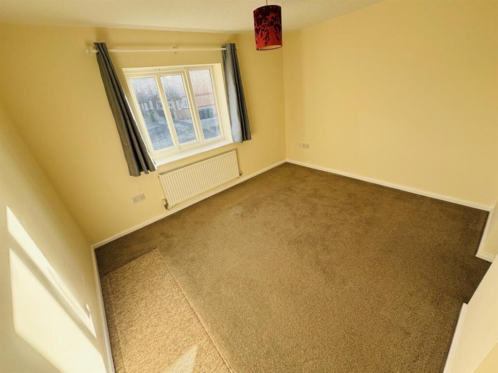 Bedroom 1.jpg