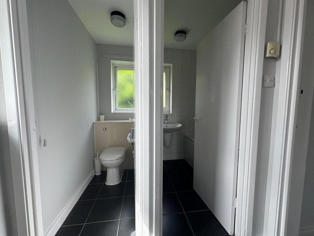 SEPARATE WC