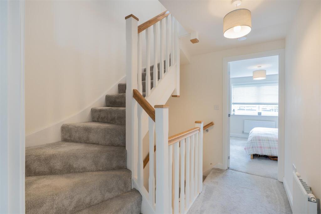 15 Dahlia Crescent-23.jpg