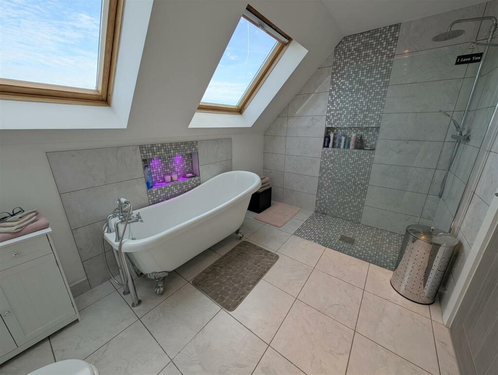 En-Suite Bedroom