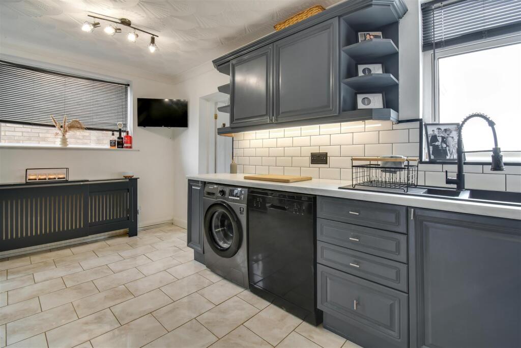 BREAKFAST KITCHEN