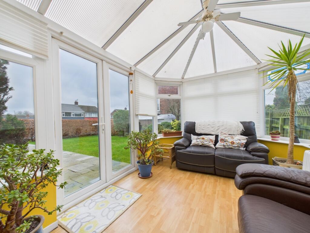 CAM02195G0-PR0095-STILL009