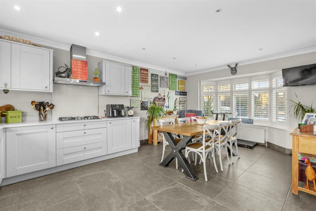 Orchard House, Pond Approach, HP15 6RH-6.jpg