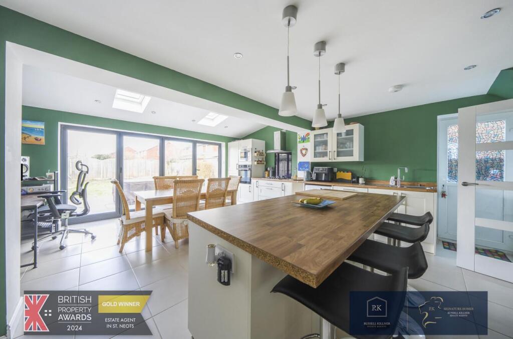 Kitchen/ Family Room.