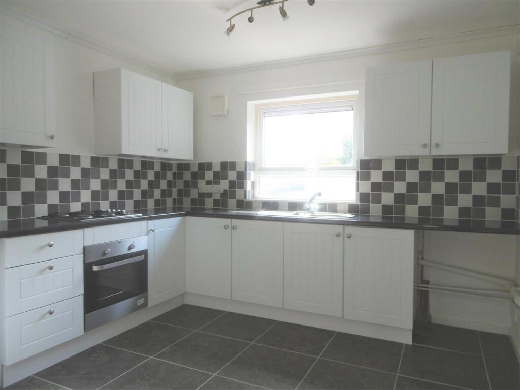Kitchen 1.JPG