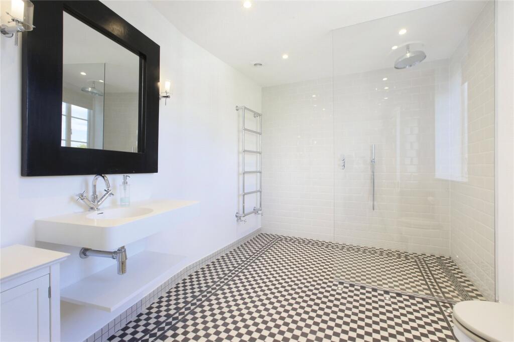 property in Crescent Grove, 
Clapham, SW4