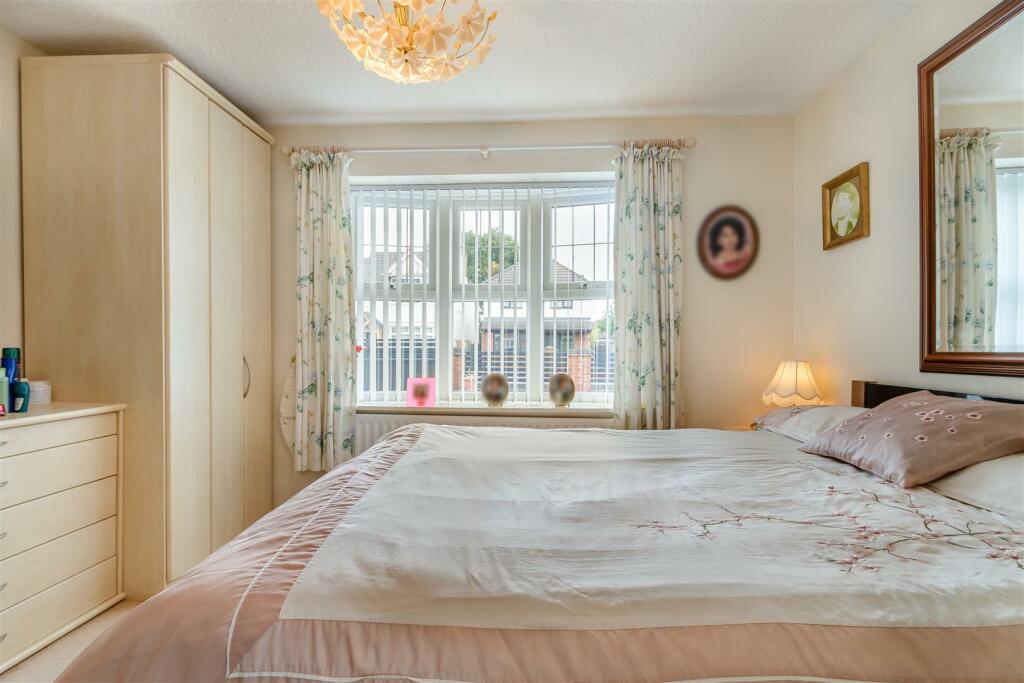 8608384-interior06.jpg