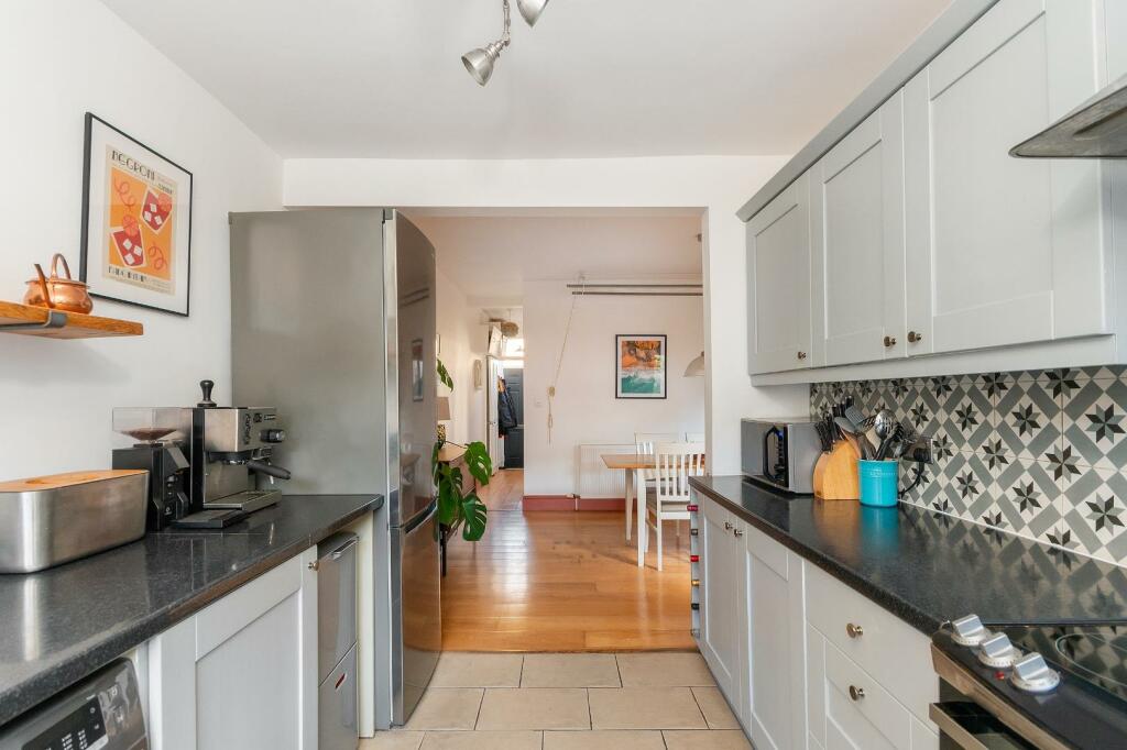 8O6RHD - Kitchen B.jpg