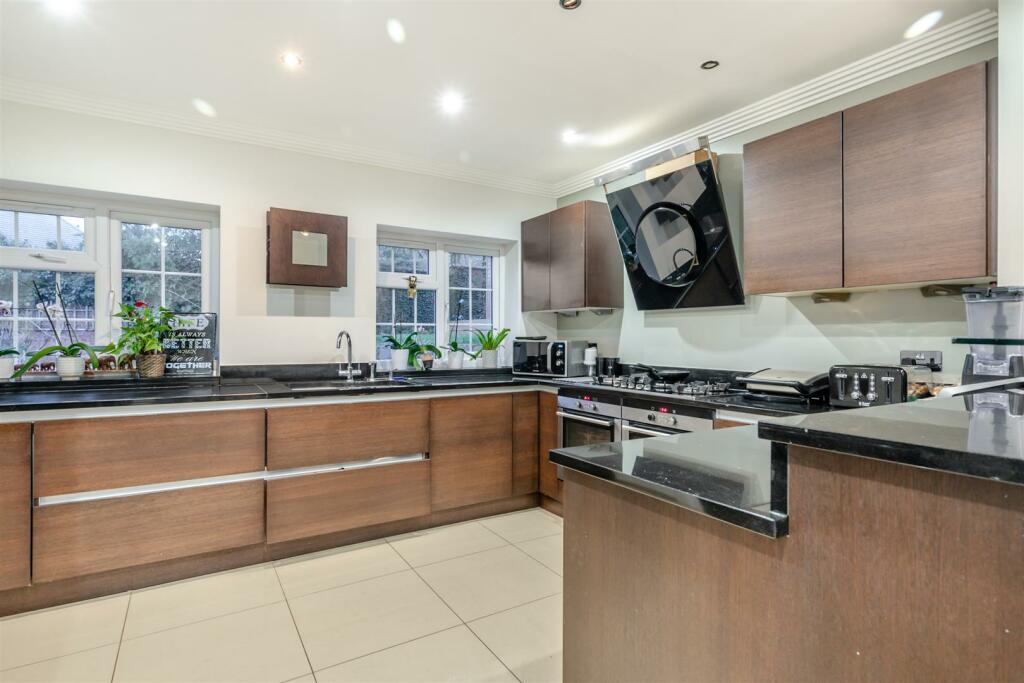 8537741-interior20.jpg