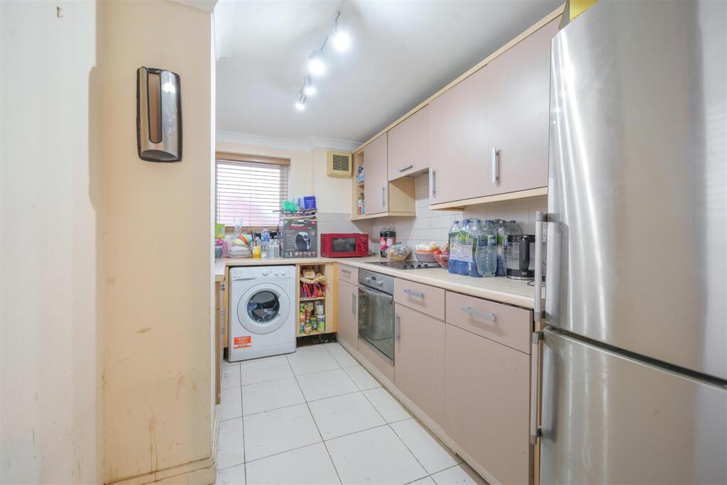 Lucida Court - Kitchen.jpg