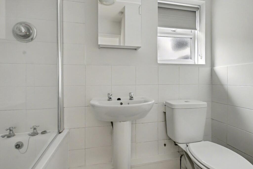 6.BATHROOM.jpg