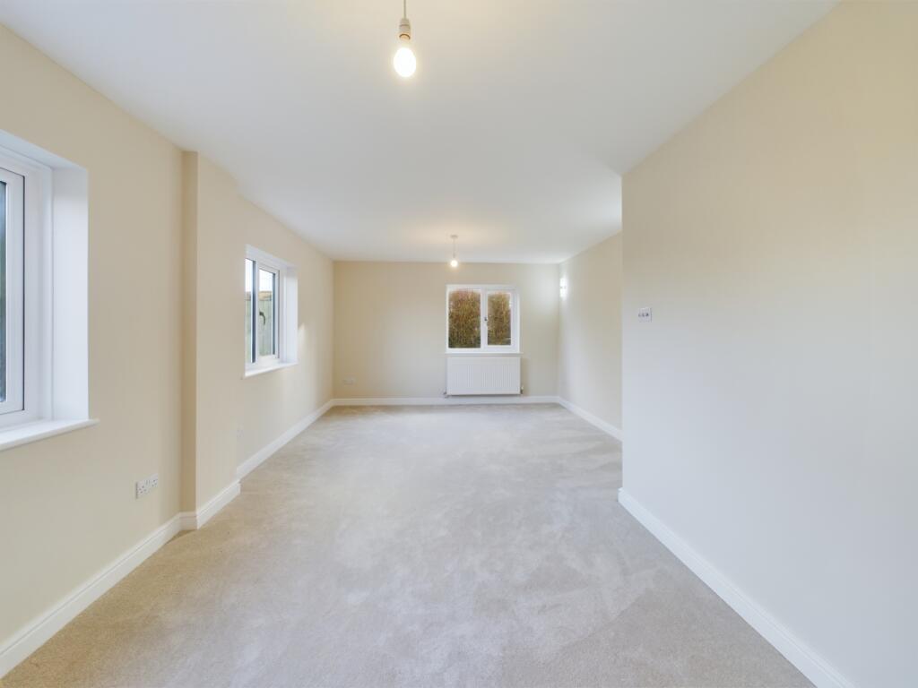 CAM02023G0-PR0113-STILL028