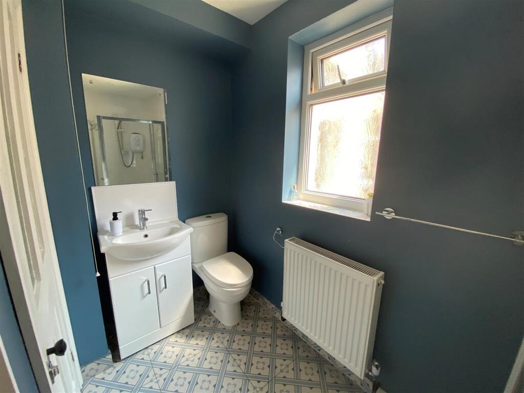 21 Lower Morel Street - bathroom.jpg