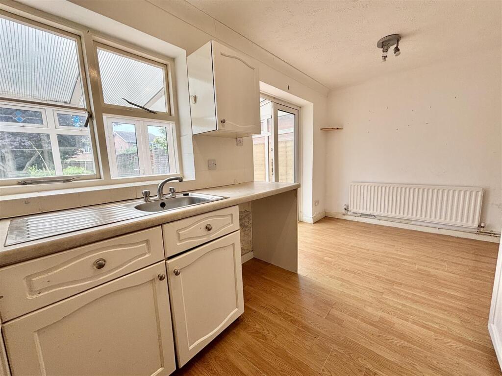 Kitchen / Breakfast Room