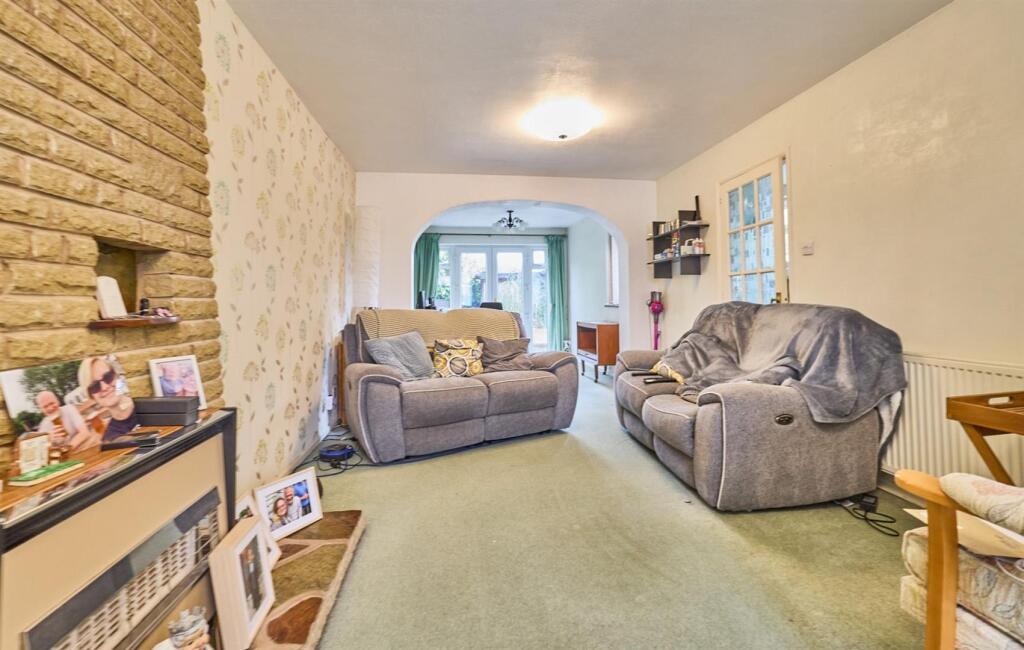 LOUNGE DINING ROOM