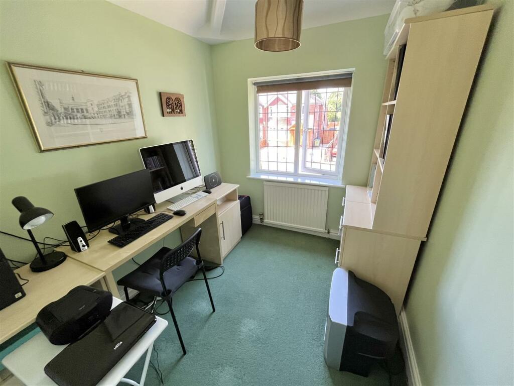Bedroom 4.jpg
