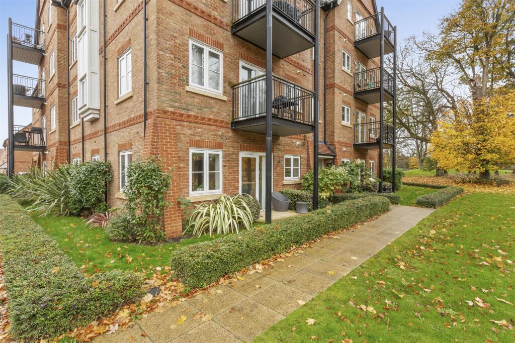 Flat 39 Aspen Rd, HP10 9FA-11.jpg