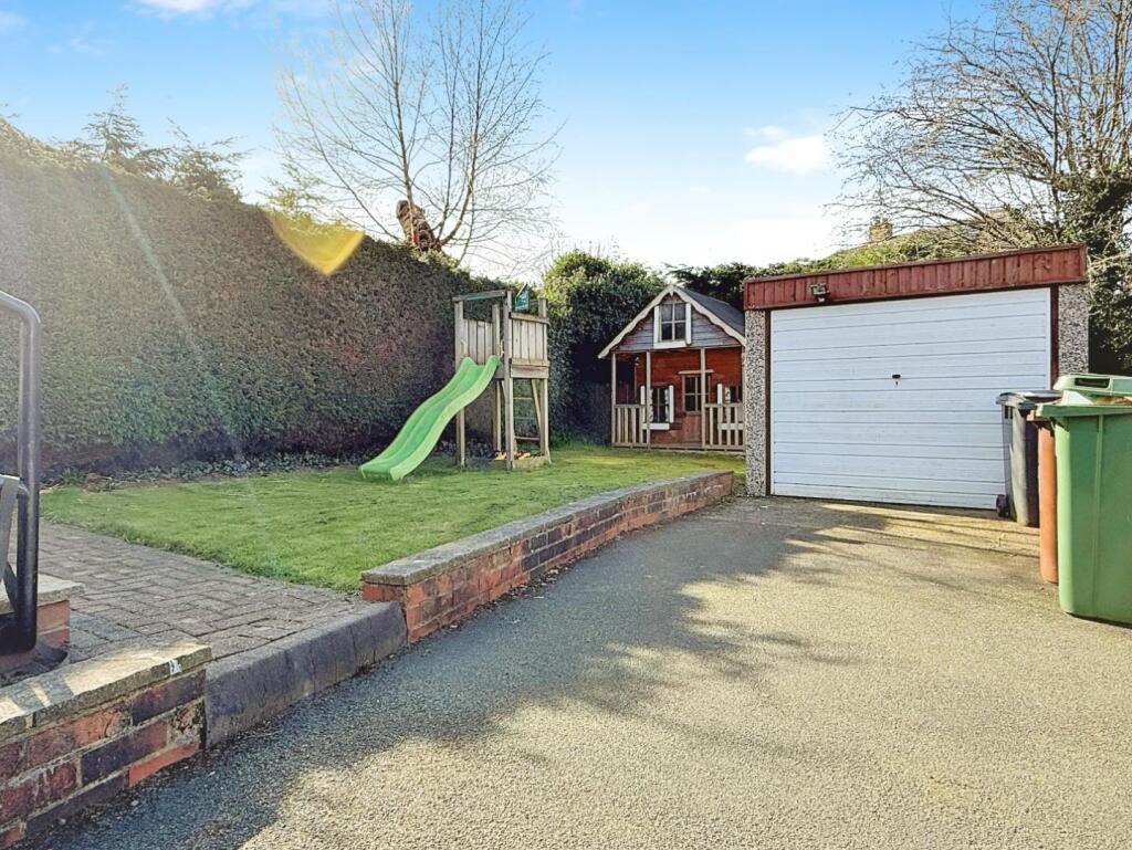 GARDEN &amp; GARAGE