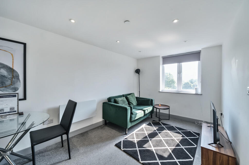 1298381-6-684fe0d...