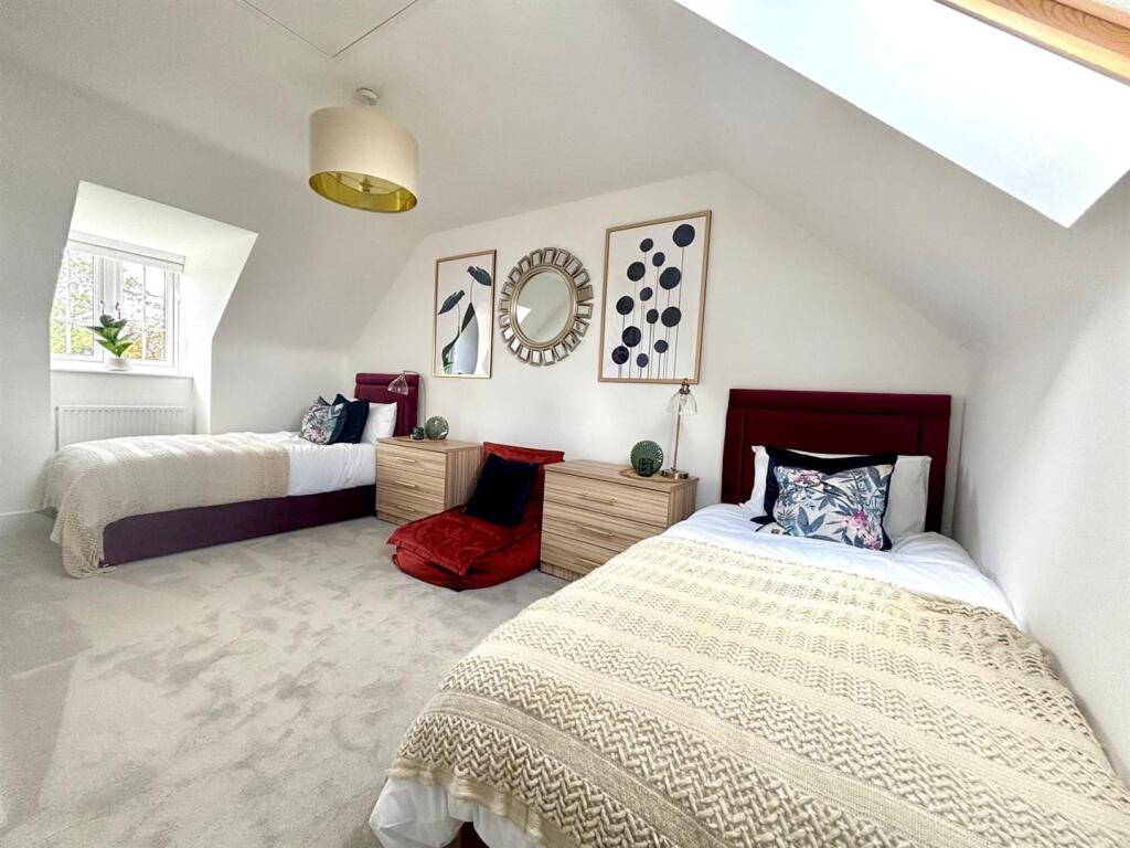 WhatsApp Image 2025-09-09 at 16.00.35_27446213.jpg