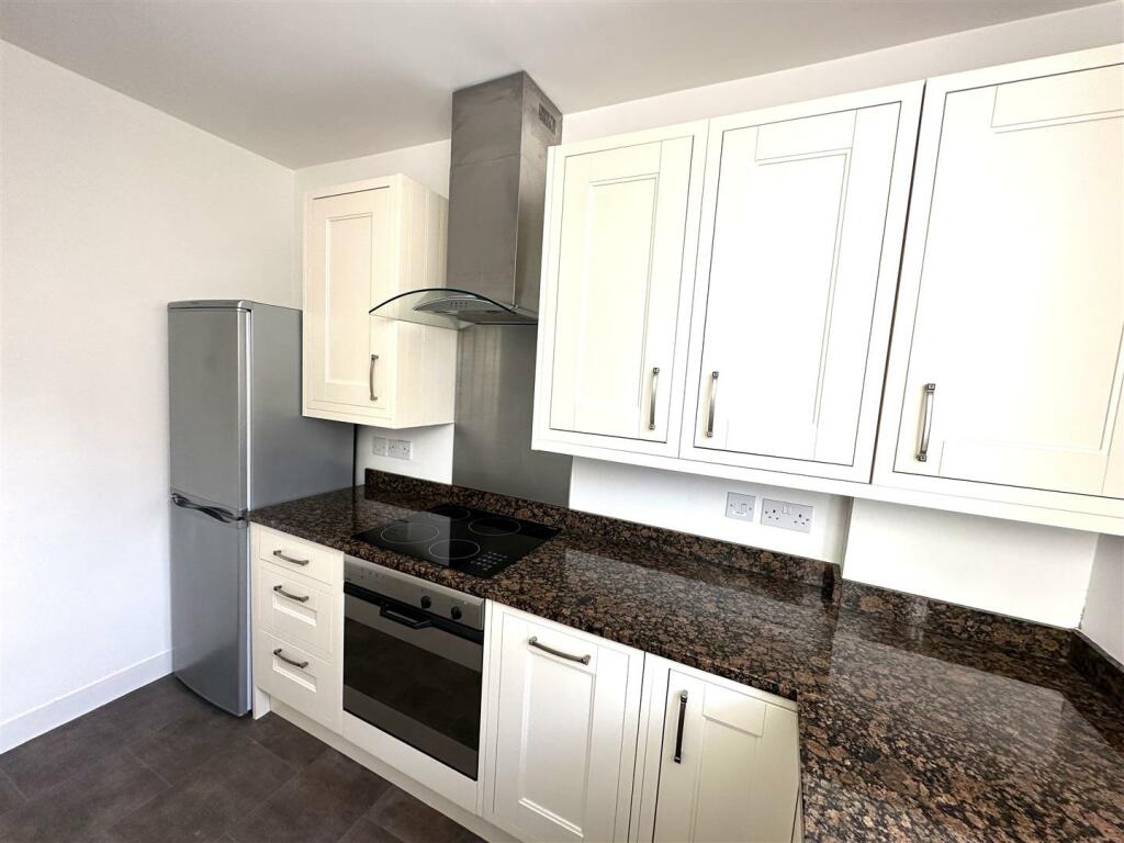 kitchen 2.jpg