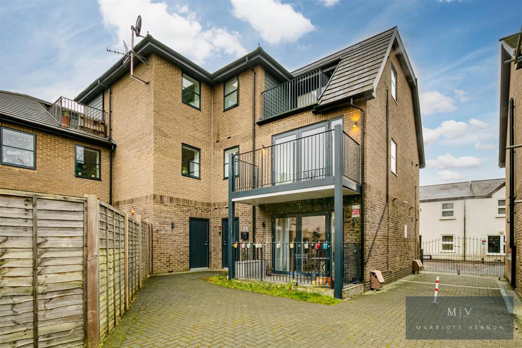 Stag Court 2 MV-10.jpg