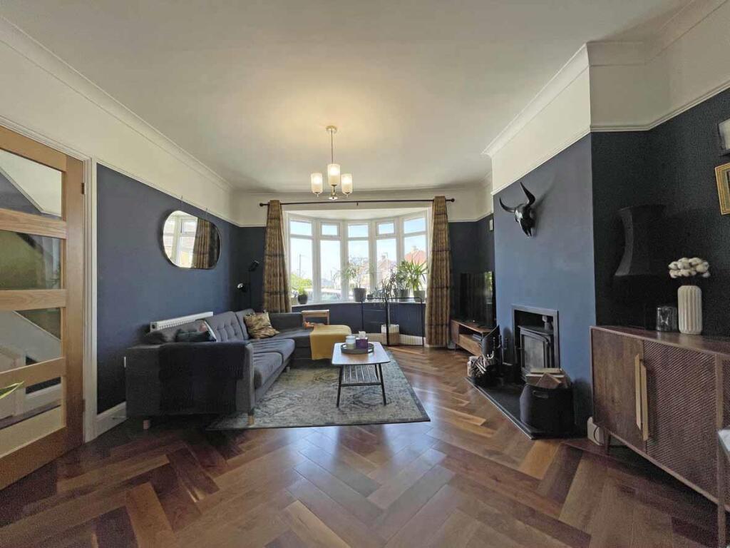 Beacon Down Avenue 40 - Lounge Front...jpg